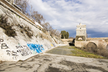 degradation roma bridge