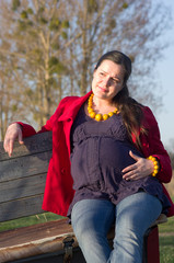 Wczesna wiosna kobieta w ciąży