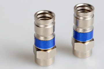 Antenna connectors