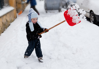 snow and boy © zmijak