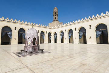 Interior courtyard of the Al-Hakim Mosque, Cairo (Egypt)