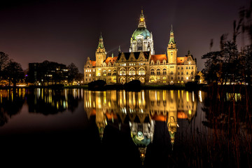Fototapeta na wymiar Neues Rathaus Hannover bei Nacht