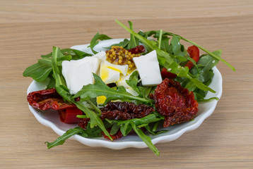 Salad with dried tomato