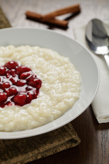 Milchreis mit Kirschen