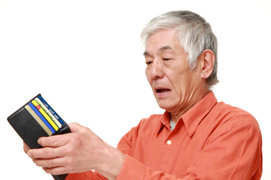 お金が足りない高齢者