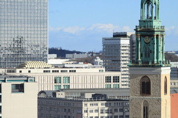 Blick vom Berliner Dom hinüber zur Marienkirche und zum Alex © holger.l.berlin