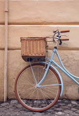 Fototapeta na wymiar Blue vintage city bicycle with basket.