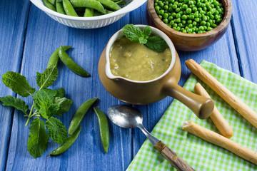Fresh dieting garden peas and mint soup from above