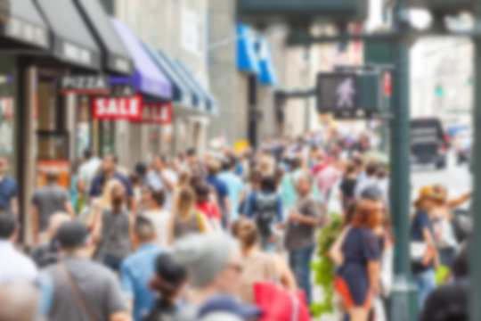 Crowded sidewalk on 5th Avenue with tourists. Blurred Background