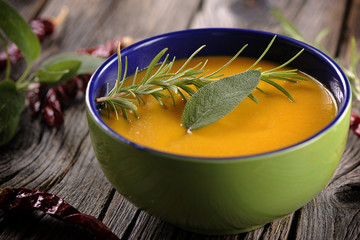 A bowl of pumkin soup