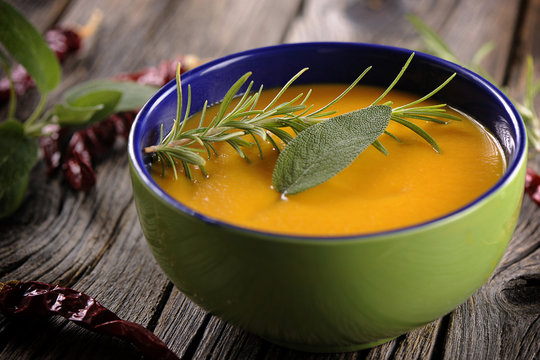 A bowl of pumkin soup