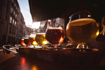 Afwasbaar Fotobehang Bier Vlucht van zes bieren om te proeven