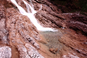 Obraz premium Wildbach an der Quelle