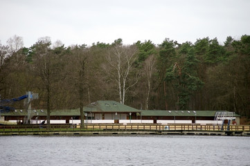 Schwimmbad am See