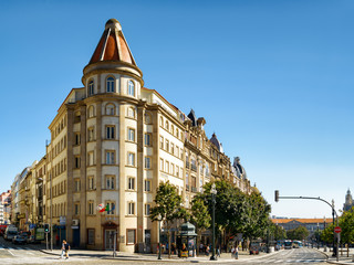 Obraz premium The crossroads of streets and the Avenue of the Allies (Avenida