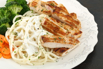 pasto completo spaghetti carne e verdure