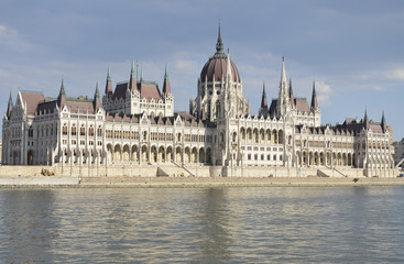 Fototapeta na wymiar Palazzo del Parlamento di Budapest.