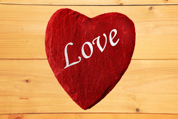 Rotes Herz mit Liebe Schriftzug