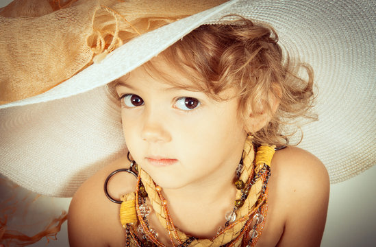 bella bambina con cappello