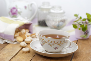 Obraz na płótnie Canvas a cup of tea on table