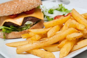 hamburger et frites