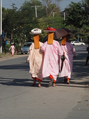 Monjes budistas en Mandalay (Myanmar)