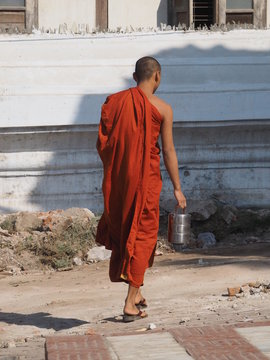 Monjes budistas en Mandalay (Myanmar)