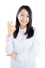 OKのジェスチャーをする女性