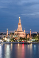 Naklejka premium Night view of Wat Arun temple and Chao Phraya River, Bangkok, Th
