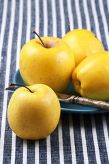 Naklejka na ściany i meble Golden Delicious apples
