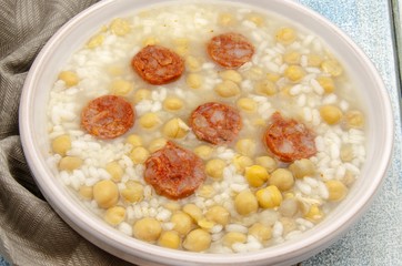 Chickpea stew with rice