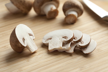 Fototapeta na wymiar Fresh chestnut mushrooms slices
