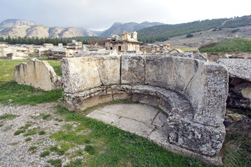 Obraz premium the ruins of the necropolis of the ancient city of Hierapolis