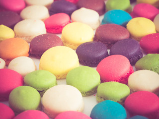 Fototapeta na wymiar french colorful macarons 