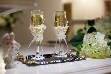 the wedding glasses