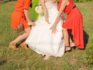 Fototapeta premium Bride with Friends in Park