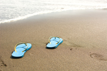 Fototapeta na wymiar summer shoes on beach