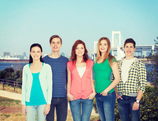 Obraz premium group of smiling students standing