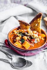 Chili with grilled bread