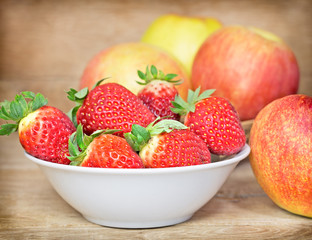 Fresh organic strawberries in bowl