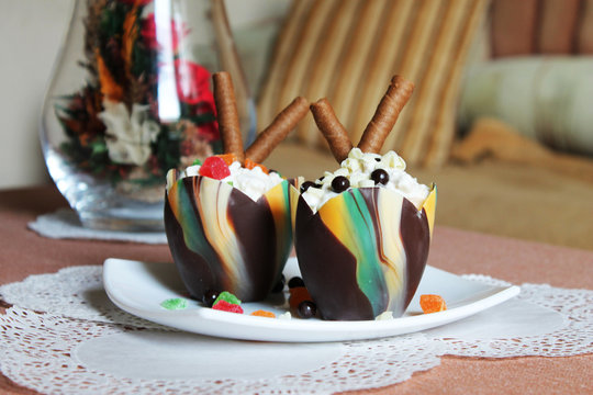 Dessert chocolate tulip cups