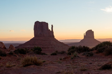 Fototapeta na wymiar Monument Valley at sunrise