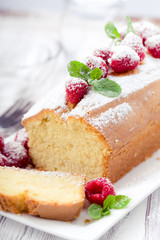 Kuchen mit Himbeeren
