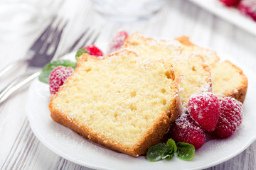 Kuchen mit Himbeeren