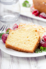 Kuchen mit Himbeeren