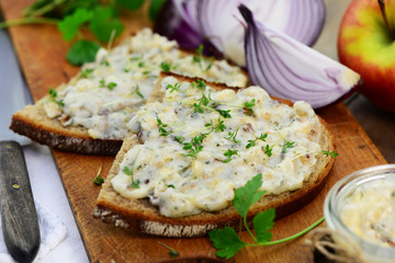 Brot mit Schmalz