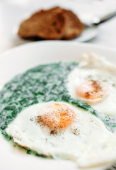 Stewed spinach and eggs for dinner