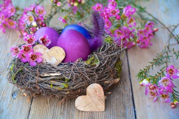 Osterkarte - gefärbte Eier im Nest