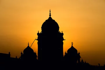 Foto op Canvas Silhouette Temple in Amritsar, India at sunset © OlegD