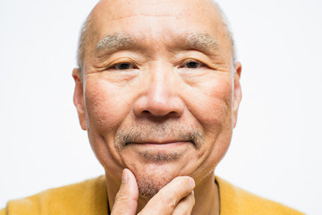 無精髭のシニア